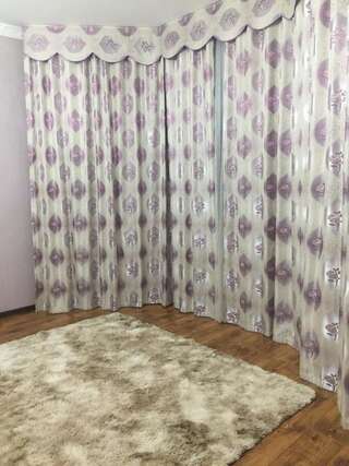 Проживание в семье guesthouse NUR Бишкек Семейный номер с общей ванной комнатой-1